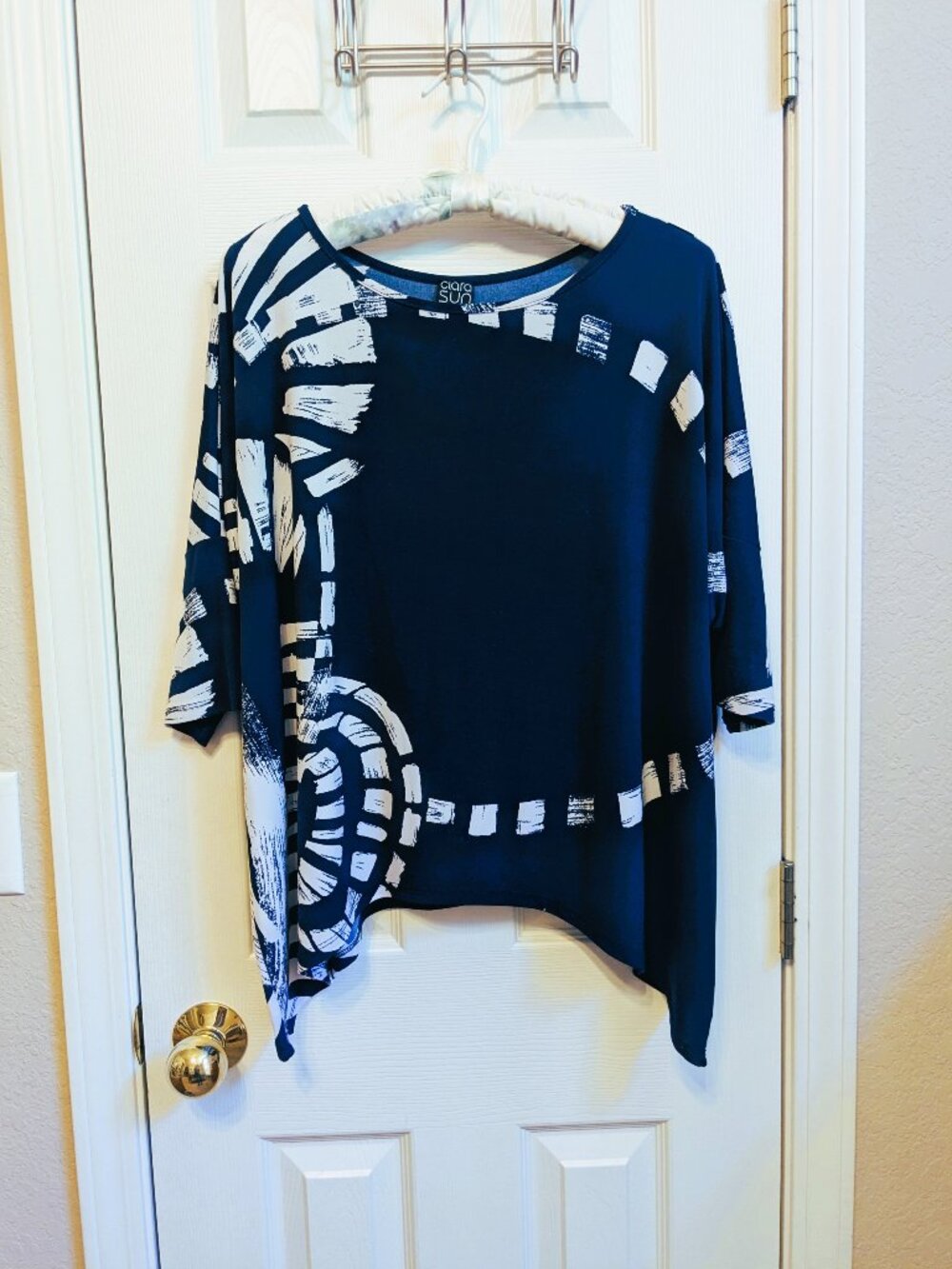 Clara Sunwoo Navy White Graphic Asymmetrical Top L